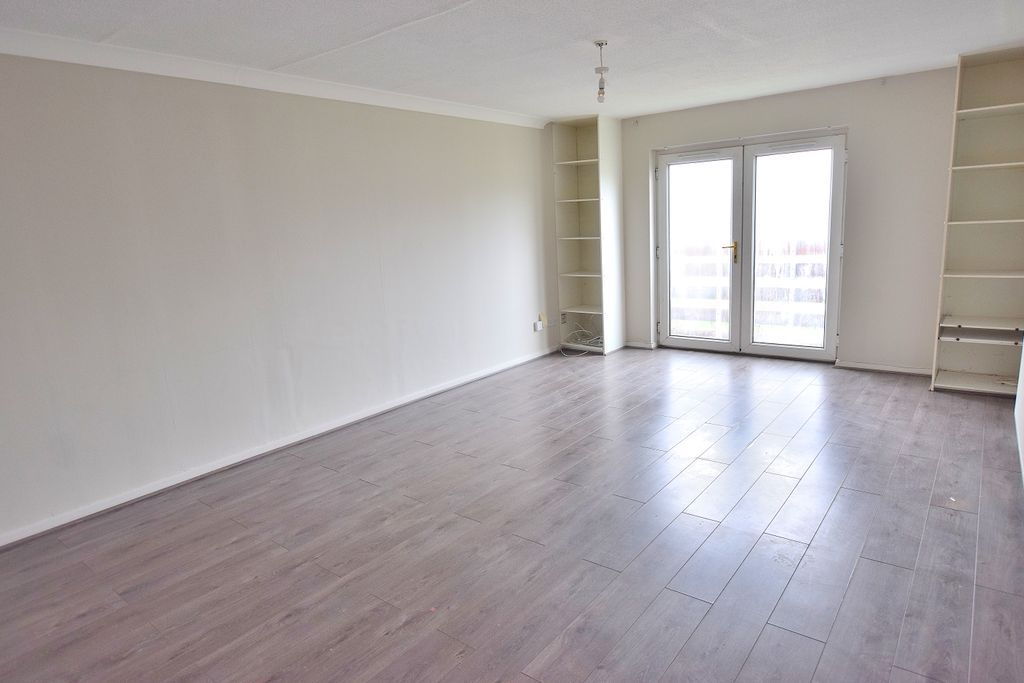 Property photo 2 of 7 Living Room