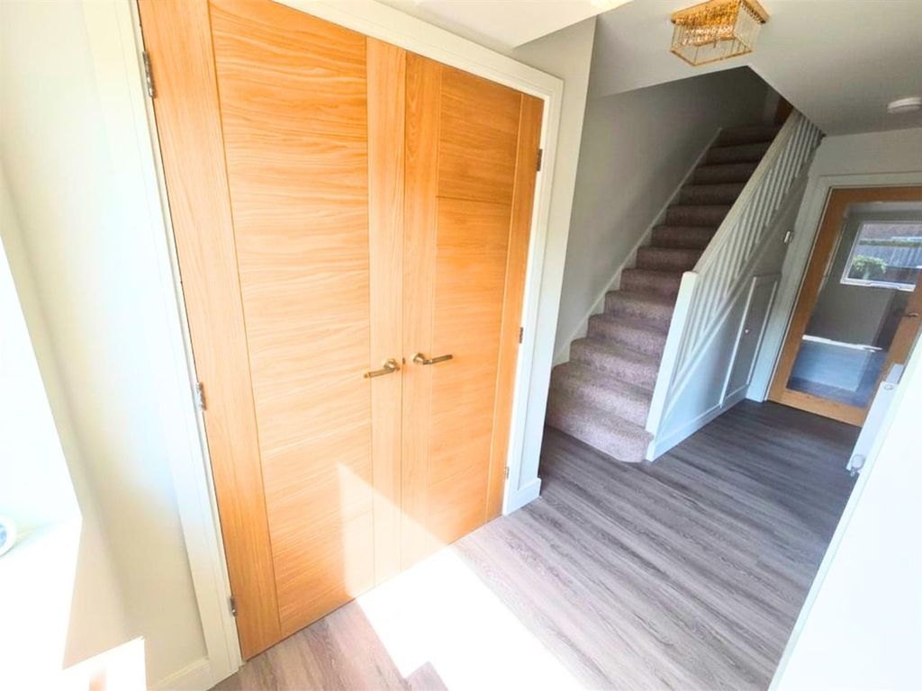 Property photo 3 of 16 Hallway