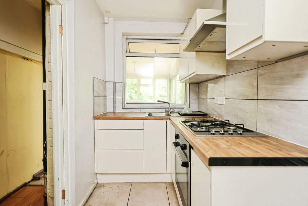Property photo 3 of 15 Kitchen