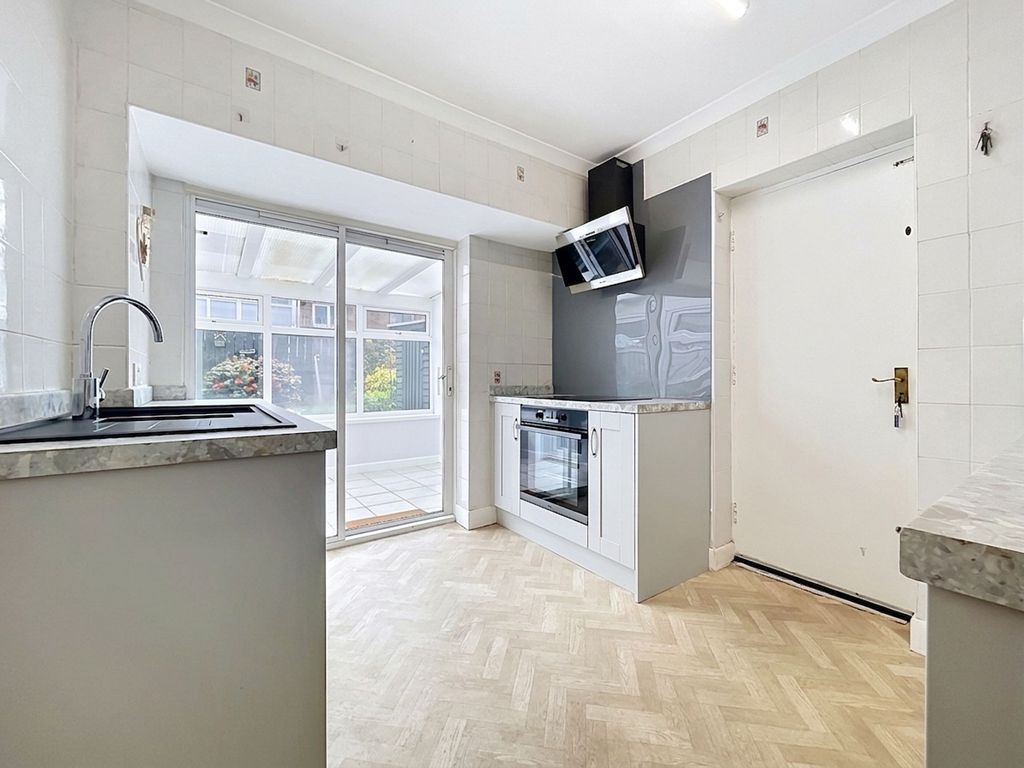 Property photo 2 of 9 Kitchen