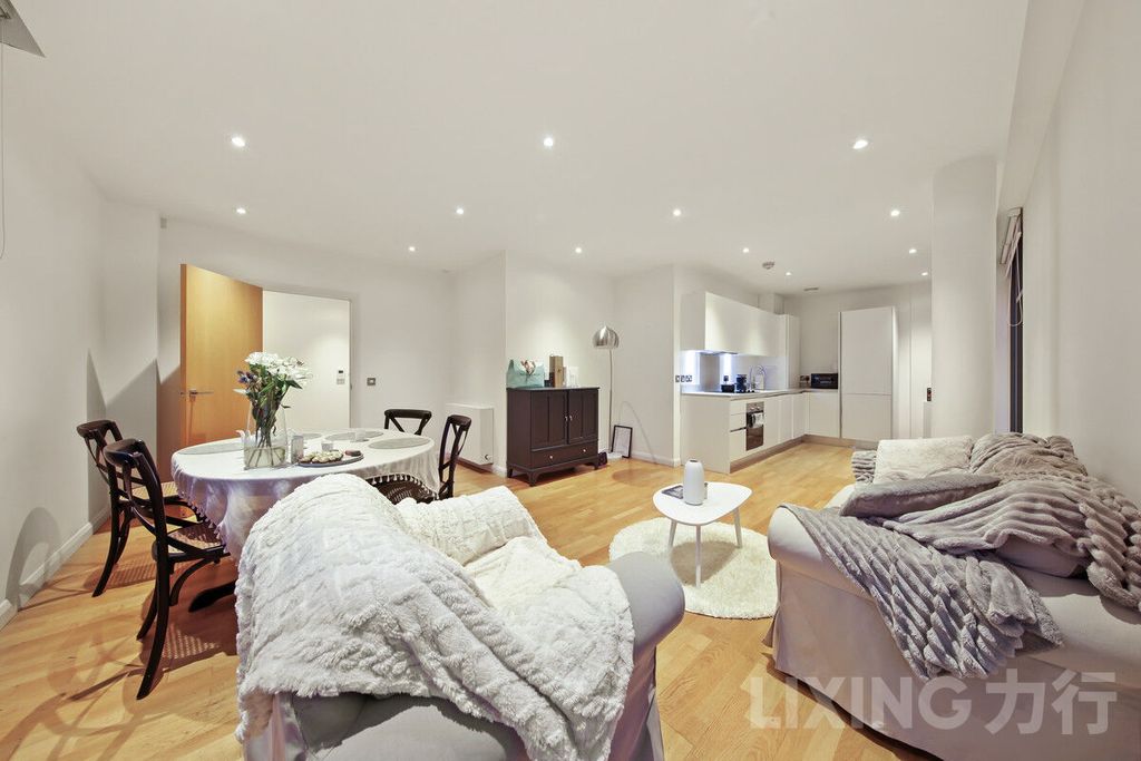 Property photo 2 of 11