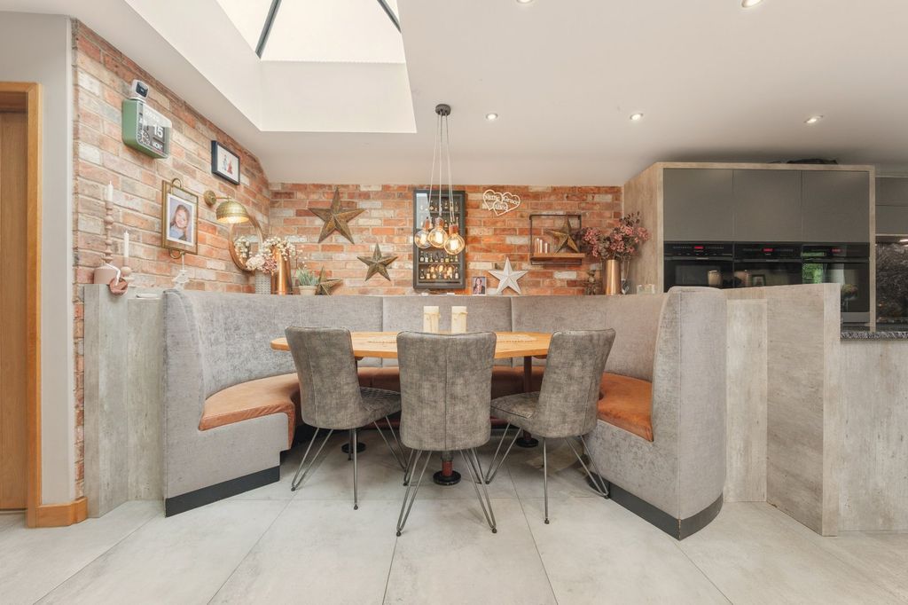 Property photo 3 of 22 Dining Area