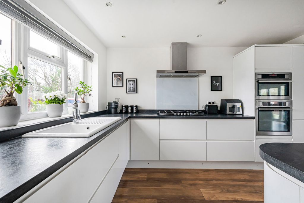 Property photo 3 of 36 Kitchen