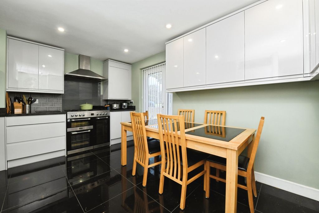 Property photo 3 of 14 Photo