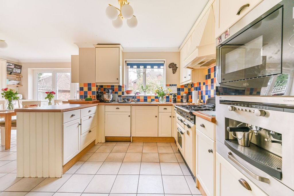 Property photo 2 of 16