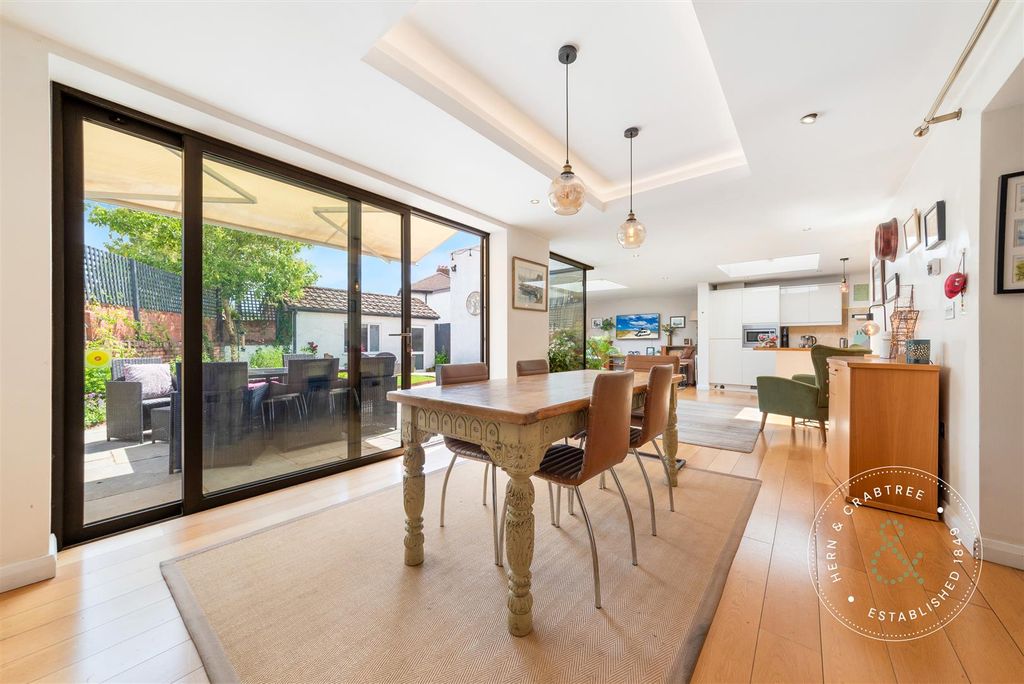 Property photo 2 of 50 Butleigh-Avenue-33.Jpg