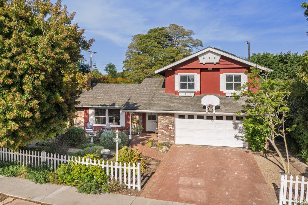 Property photo 1 of 10