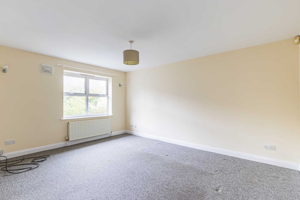 Property photo 3 of 8 Photo