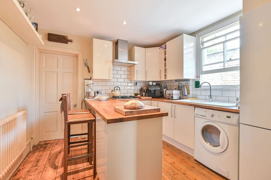 Property photo 3 of 17