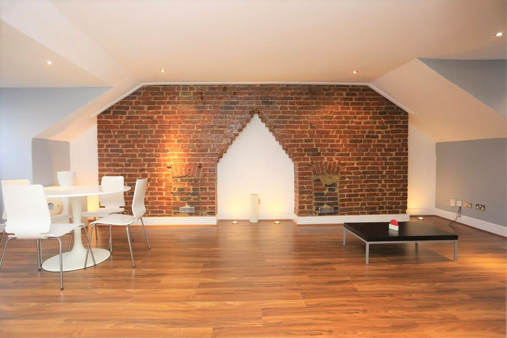 Property photo 2 of 11 3