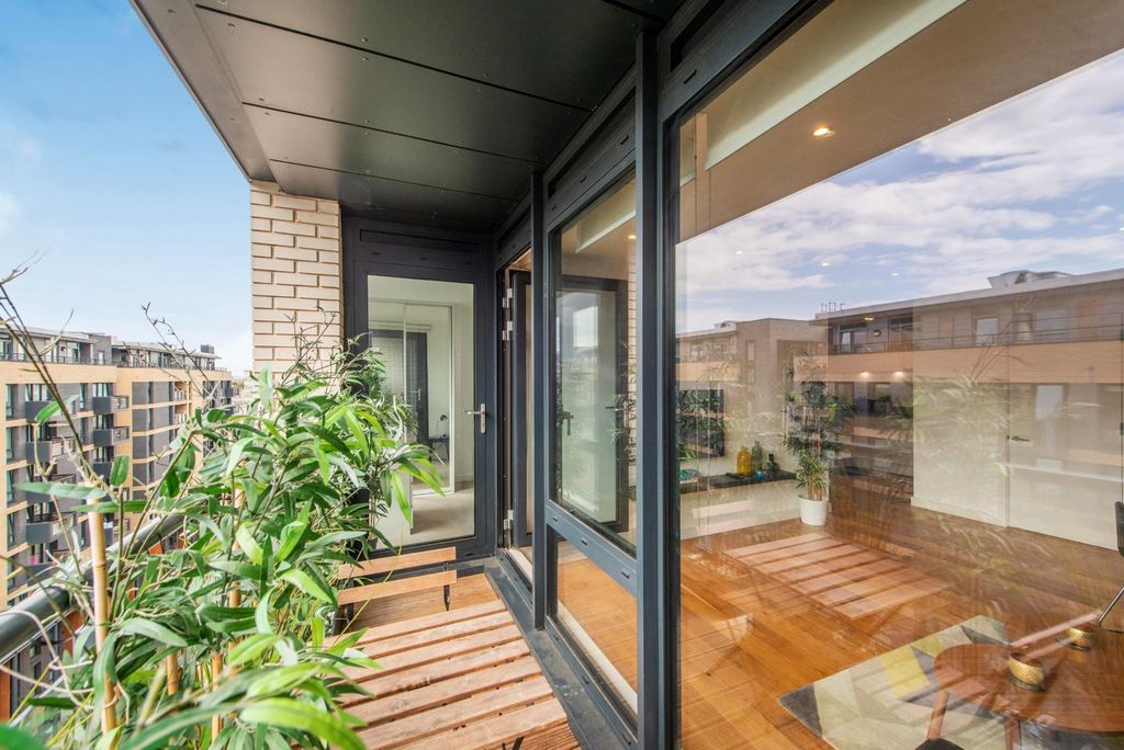 Property photo 3 of 13 17558_Hunters_Shoreditch__Apartment_801_Graphite_P