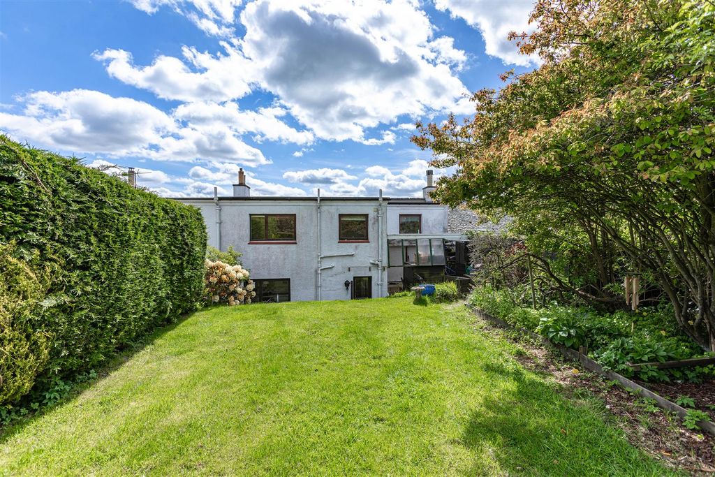Property photo 2 of 22 1 Chestnut Cottage Bowden 56.Jpg