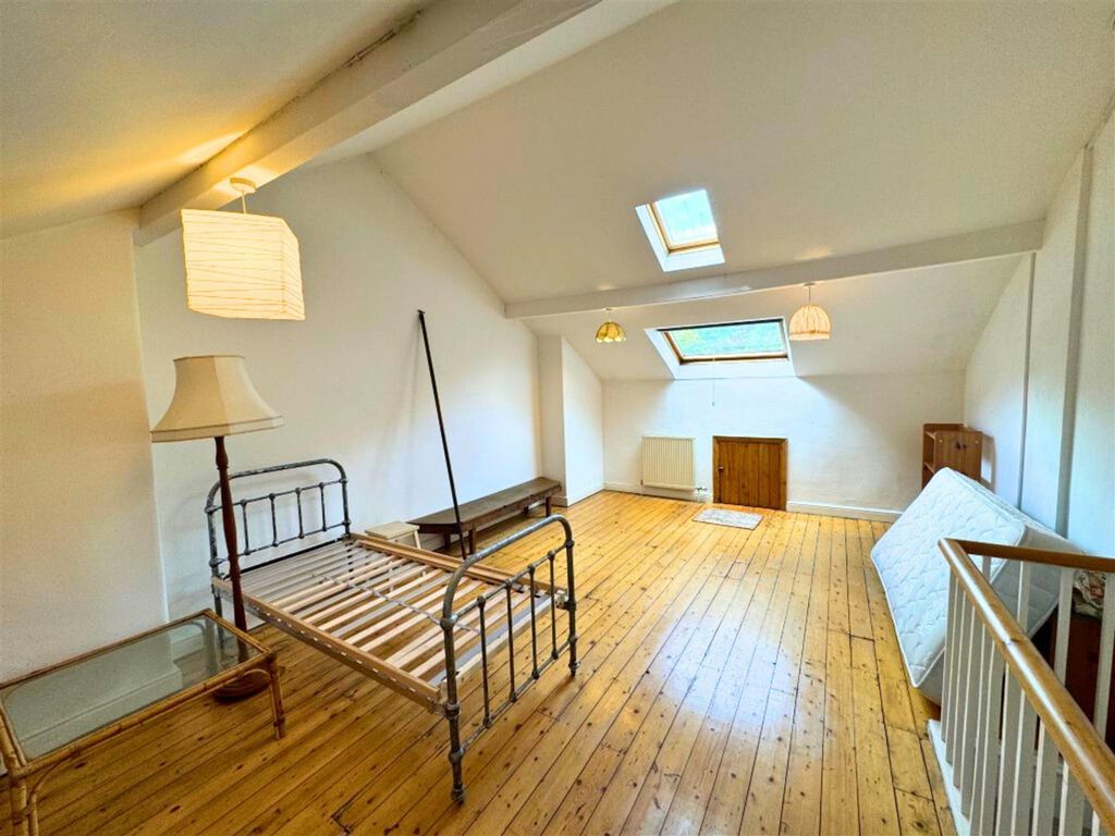 Property photo 3 of 13 Large Attic Bedroom