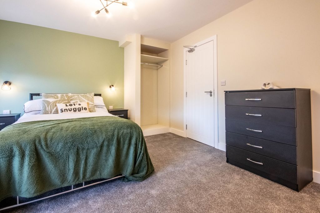 Property photo 2 of 5 E-3