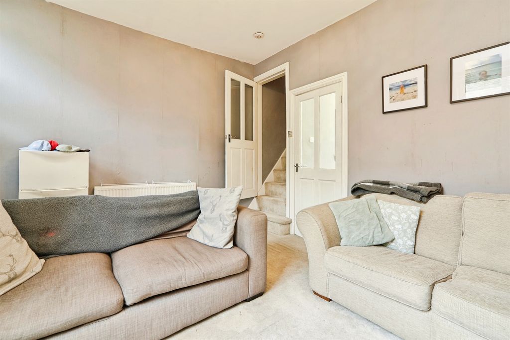 Property photo 3 of 12