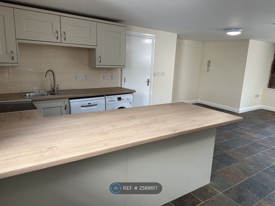 Property photo 3 of 11 Kitchen