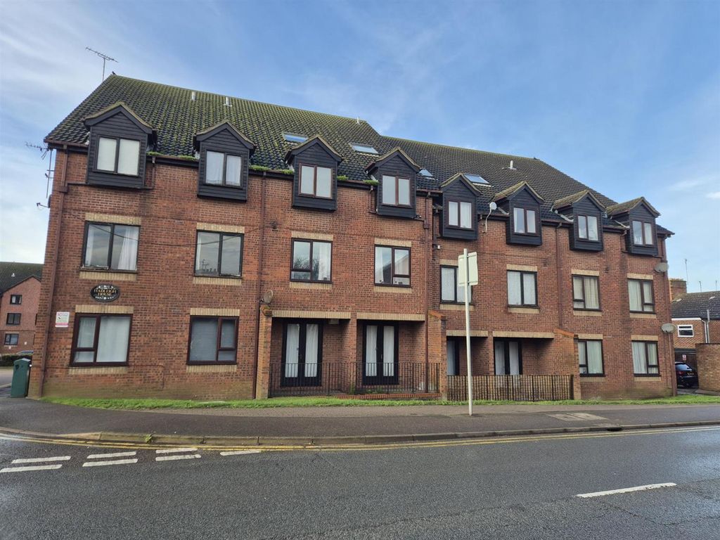 Property photo 1 of 11 Front Of Block