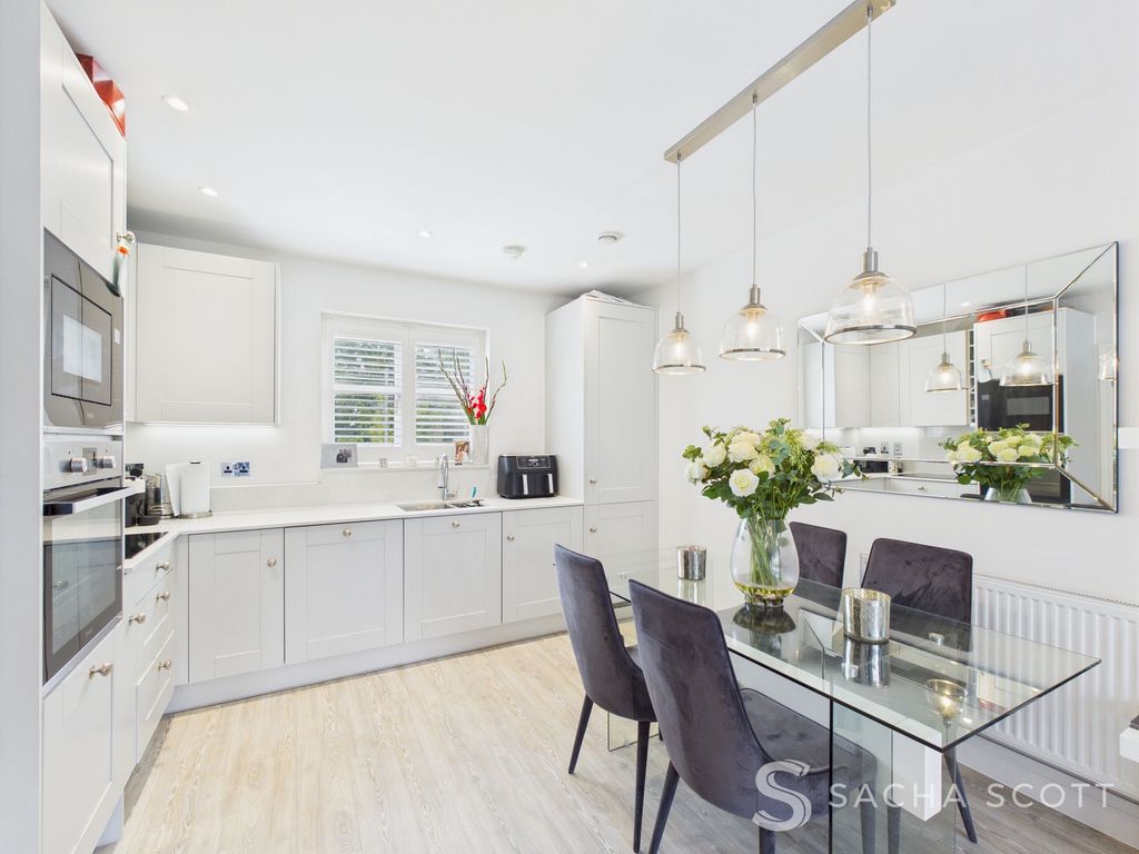 Property photo 3 of 21 Lounge/ Dining Area