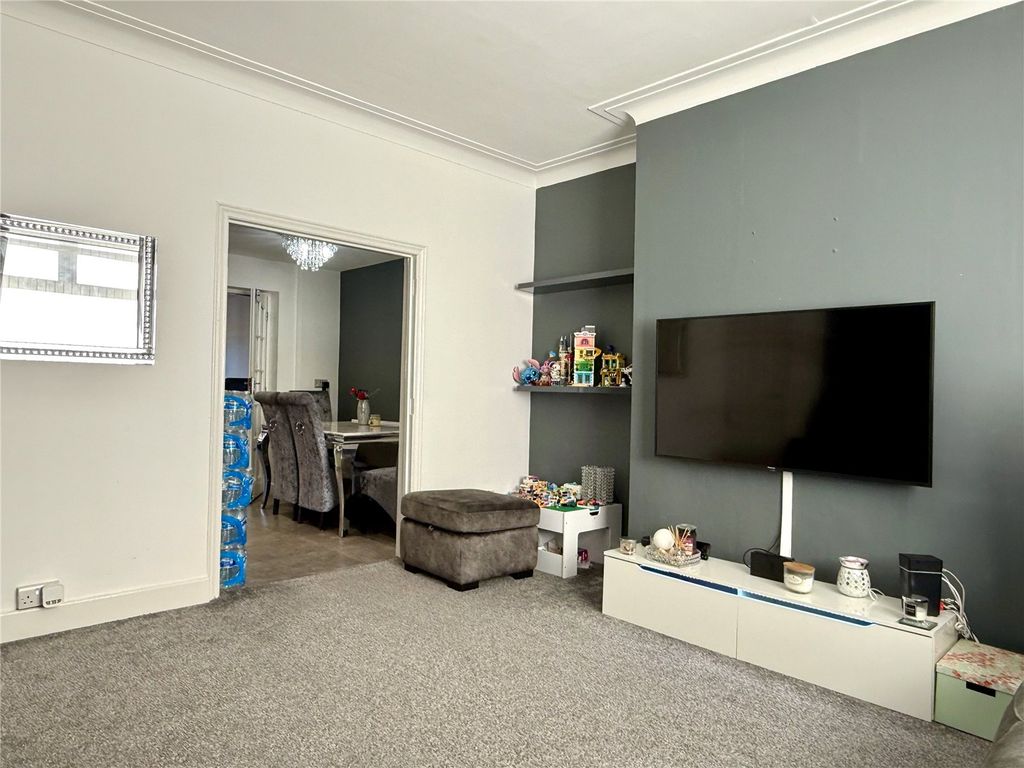 Property photo 2 of 15 Lounge