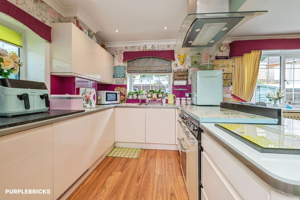 Property photo 3 of 22 Kitchen/Dining Room