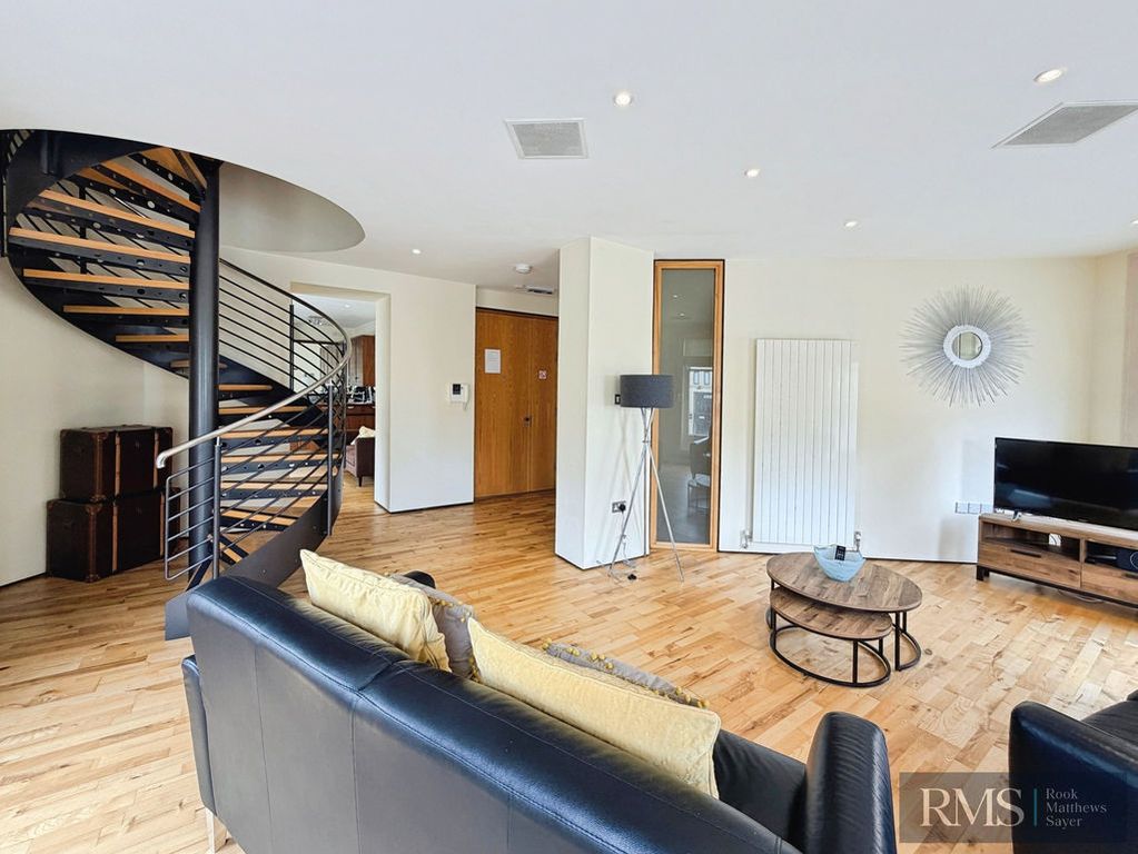 Property photo 3 of 18 Photo 8