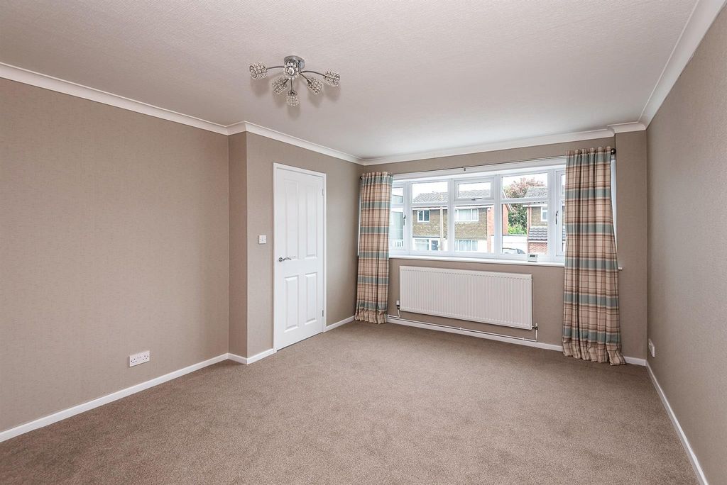 Property photo 3 of 10 Living Room