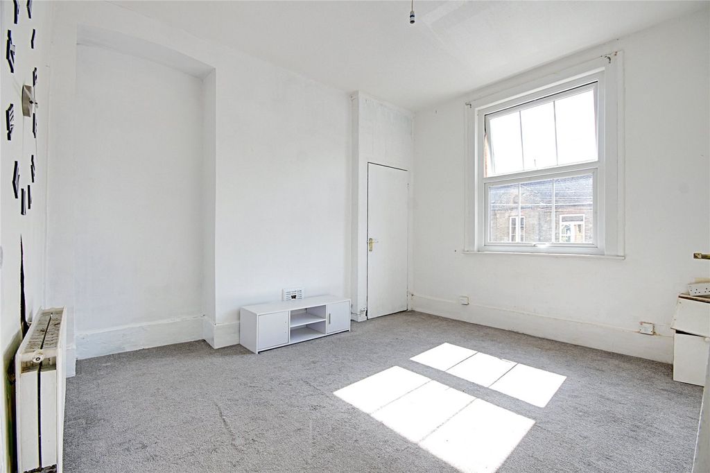 Property photo 2 of 7 Picture No. 01
