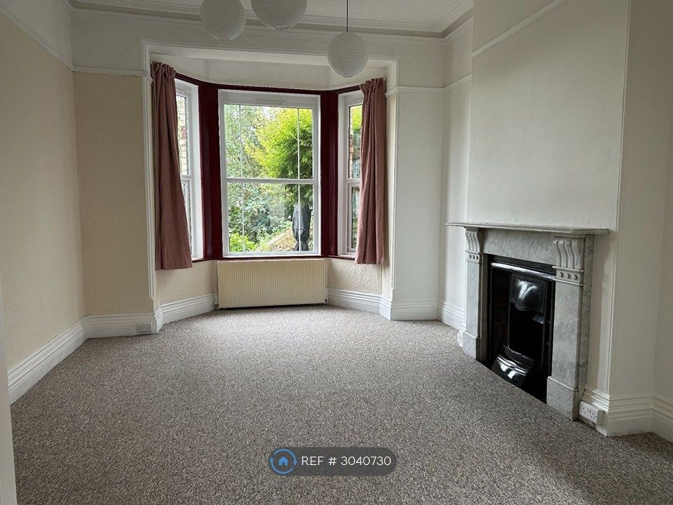 Property photo 2 of 10 Lounge Looking South