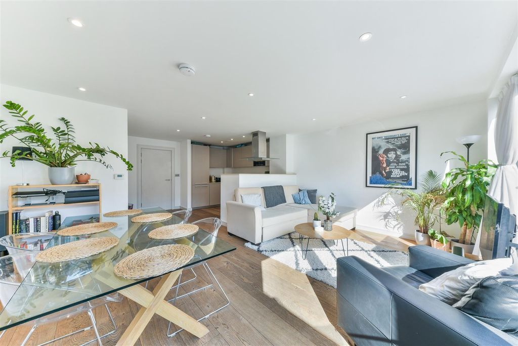 Property photo 1 of 12 Hawthorne Crescent, 55- (5).Jpg