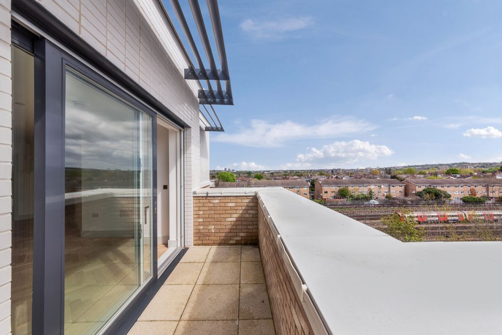 Property photo 3 of 8