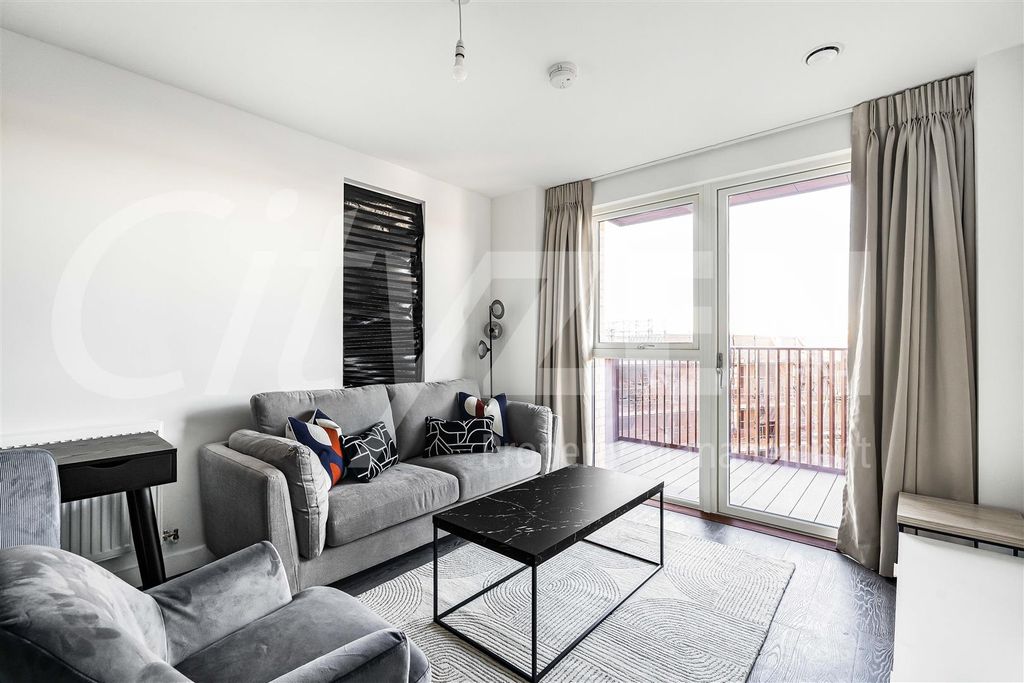 Property photo 2 of 22 Reception