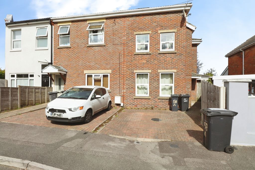 Property photo 1 of 10 Photo 9