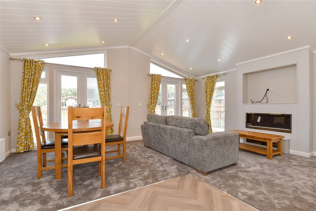 Property photo 2 of 11 Kitchen/Lounge/ Dining Area