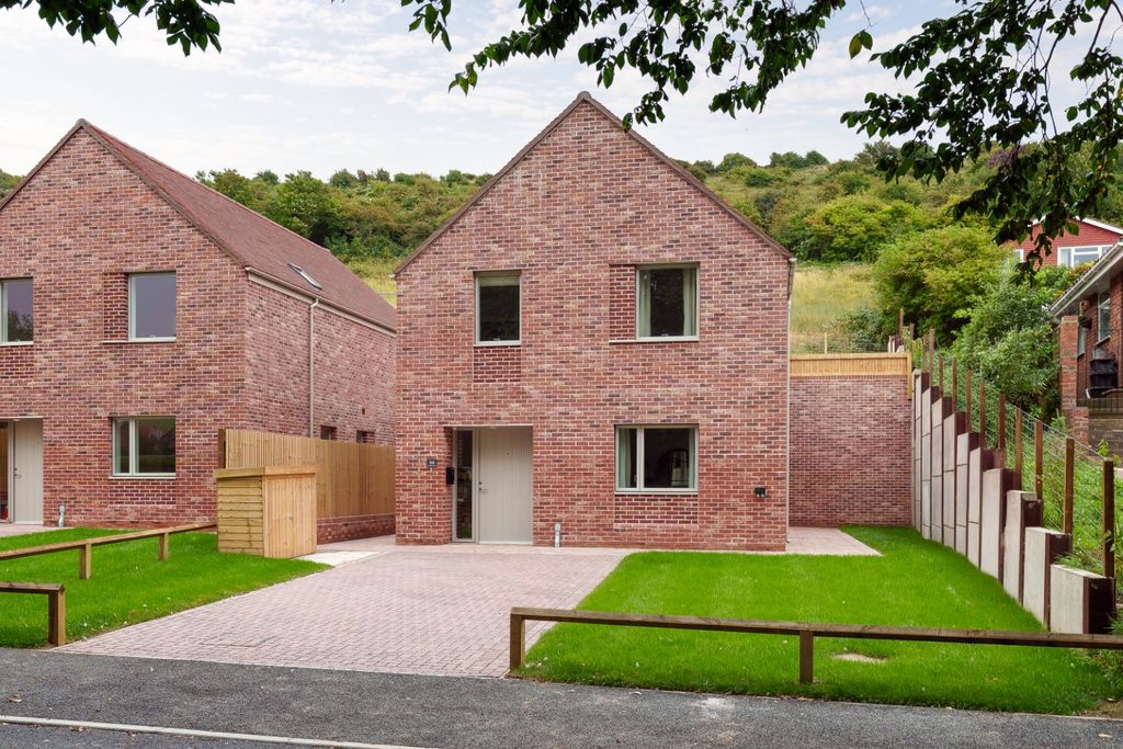 Property photo 1 of 27 4407660
