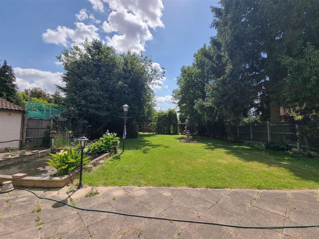 Property photo 2 of 40