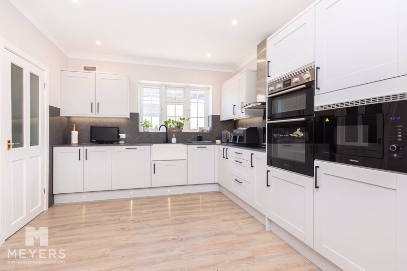 Property photo 3 of 37 Photo 9