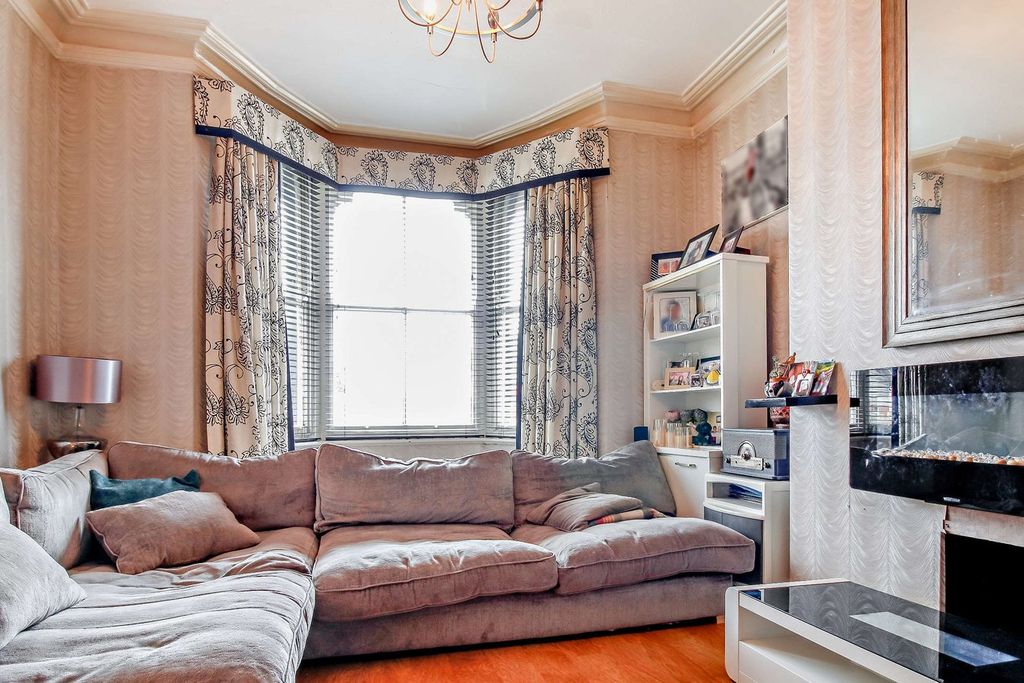 Property photo 3 of 21