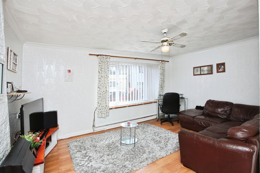 Property photo 2 of 17