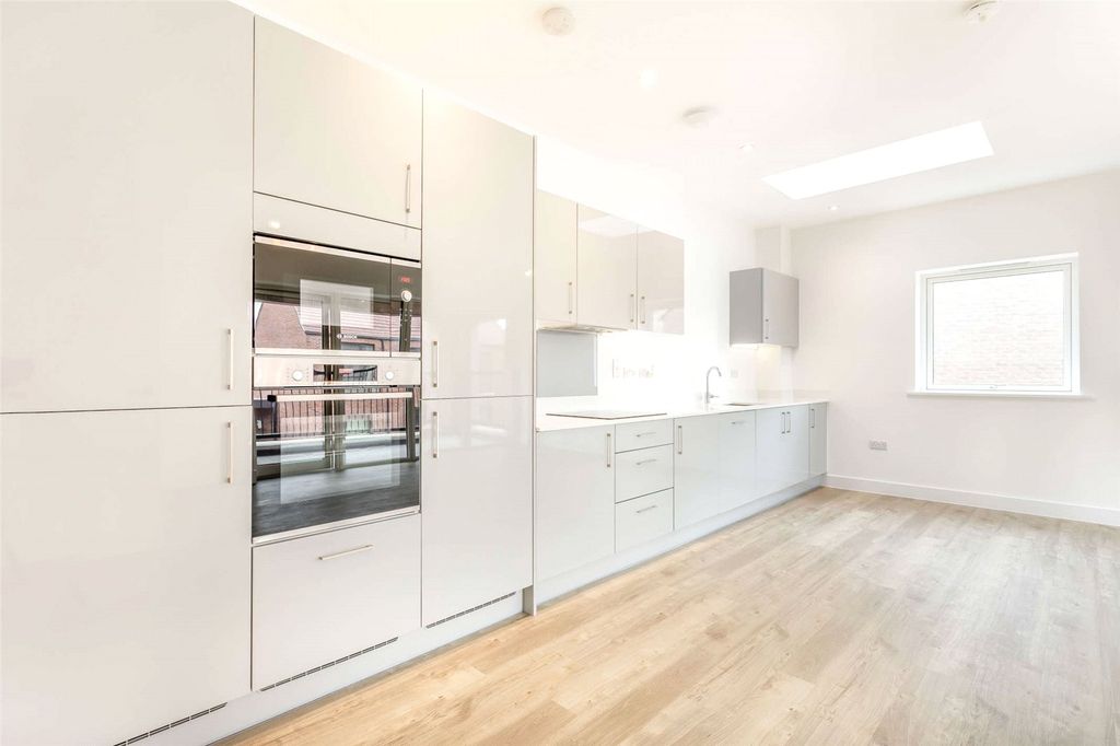 Property photo 2 of 9 Kitchen