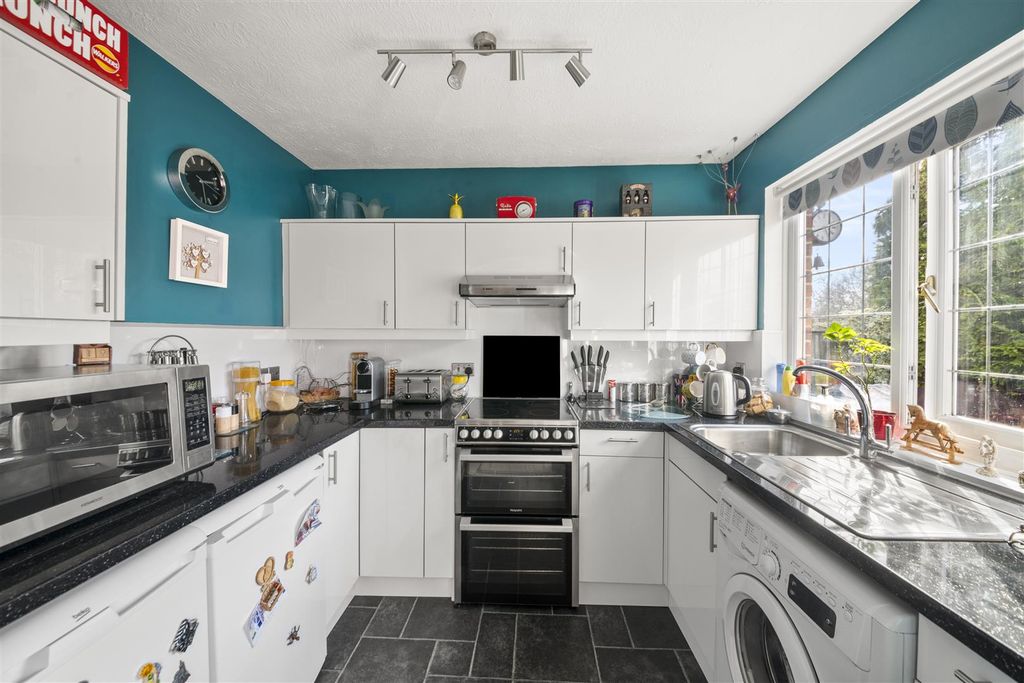 Property photo 3 of 15 4