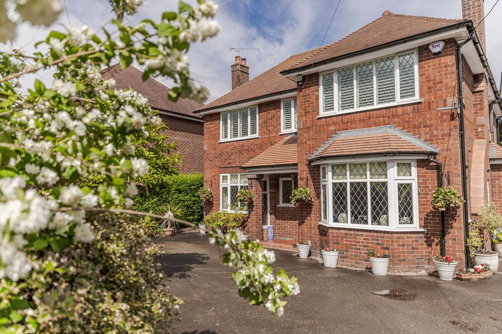 Property photo 1 of 52