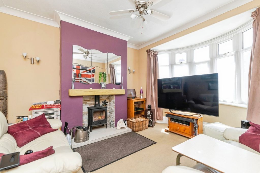 Property photo 3 of 19 Pbox-Img.Jpg