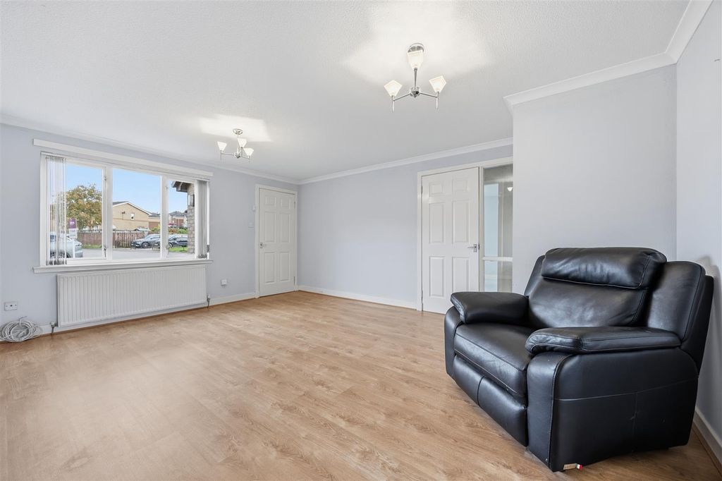Property photo 2 of 14 08-7_Birchend_Place_Glasgow_008.Jpg