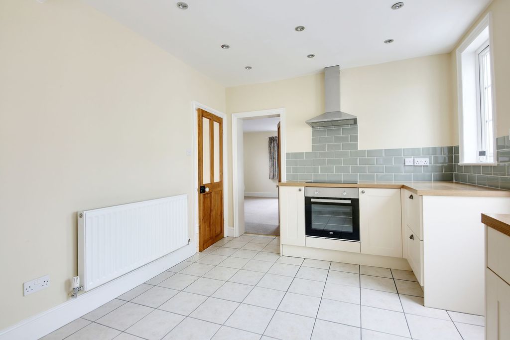 Property photo 3 of 17 Kitchen