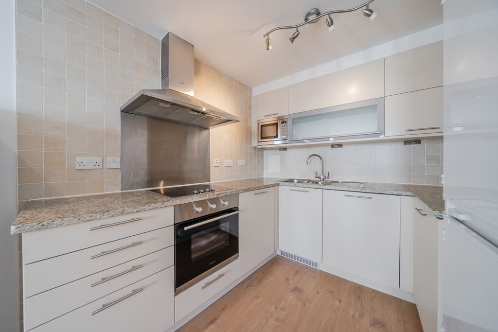 Property photo 3 of 14 1508826-10-6A7Db2...