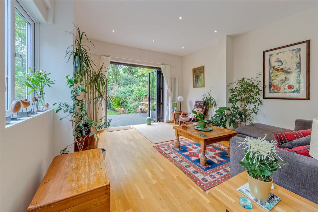 Property photo 1 of 30