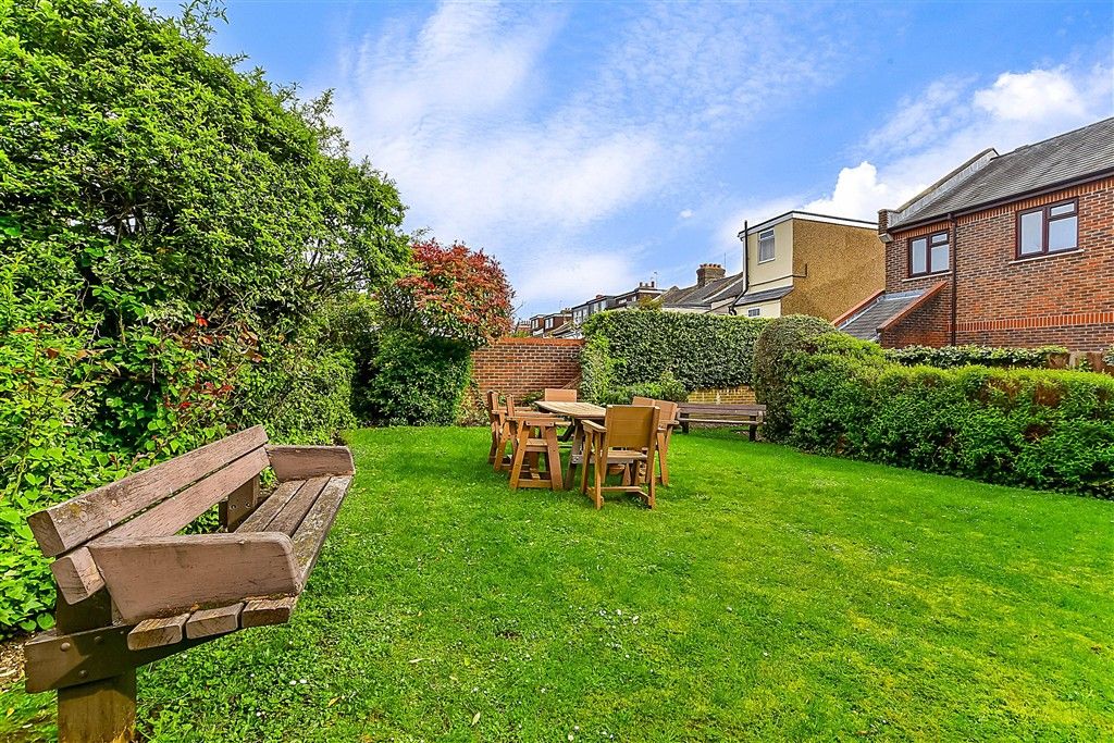 Property photo 3 of 13 Communal Gardens