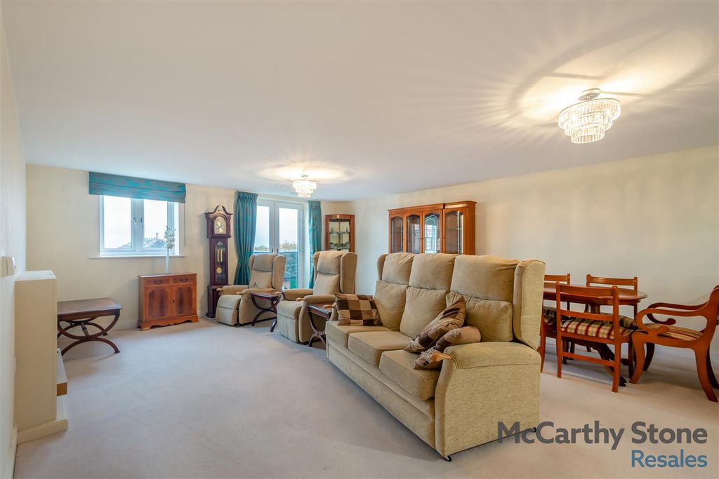 Property photo 3 of 23 8667849-Interior16.Jpg