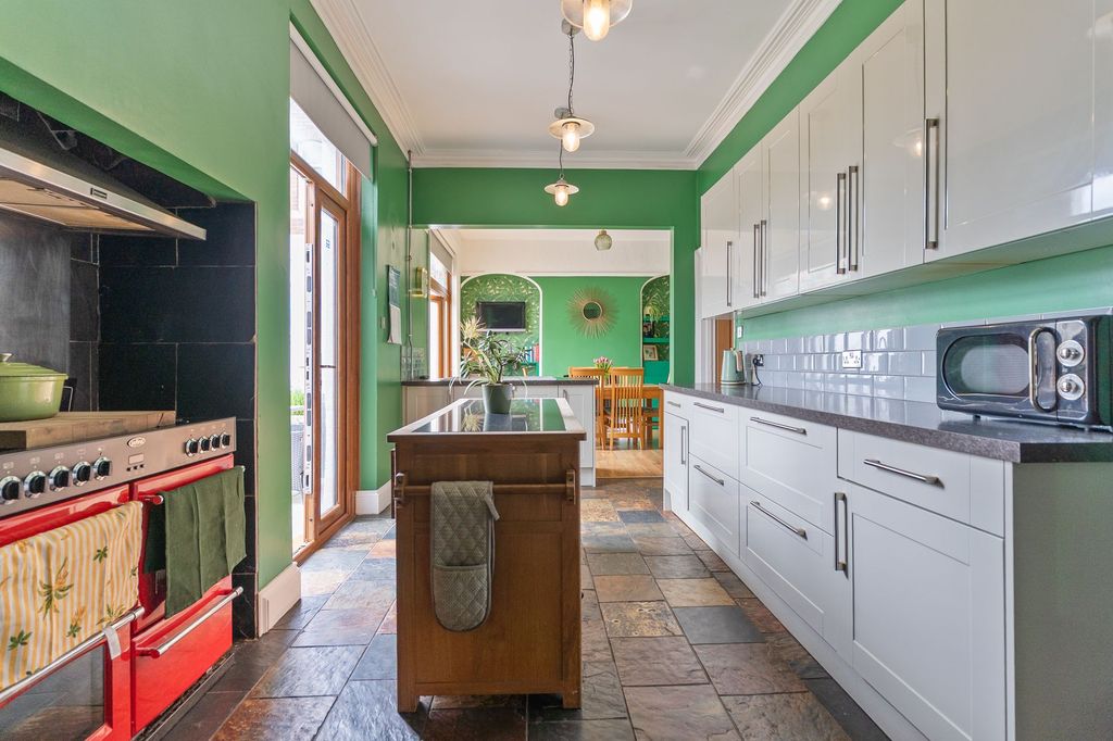 Property photo 2 of 38