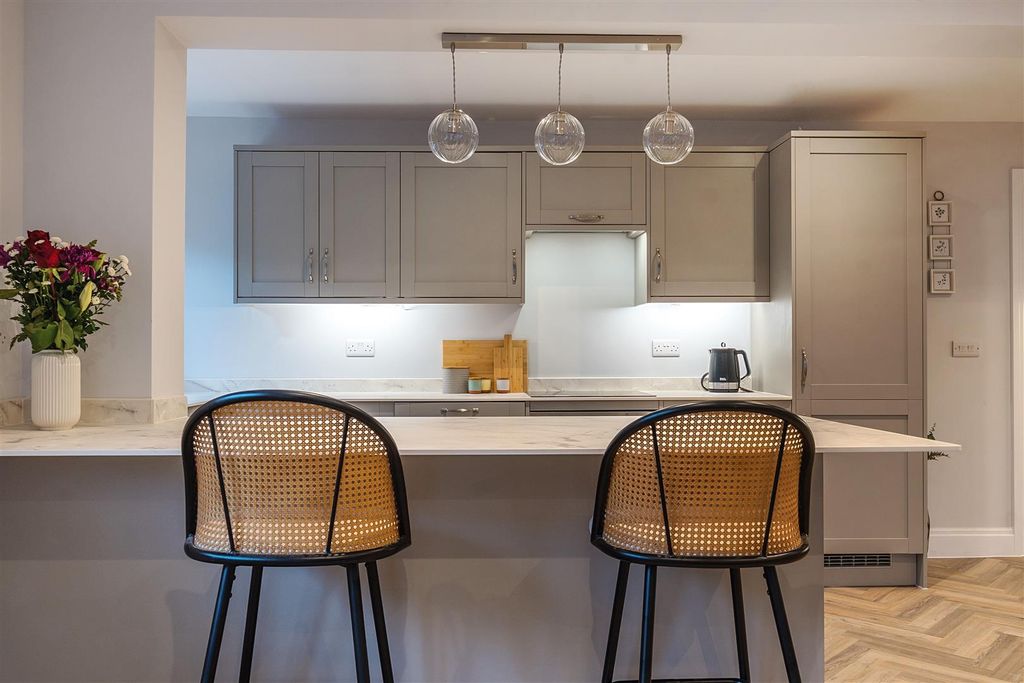 Property photo 2 of 21 1388757-21-693A9471c1Ac7.Jpg